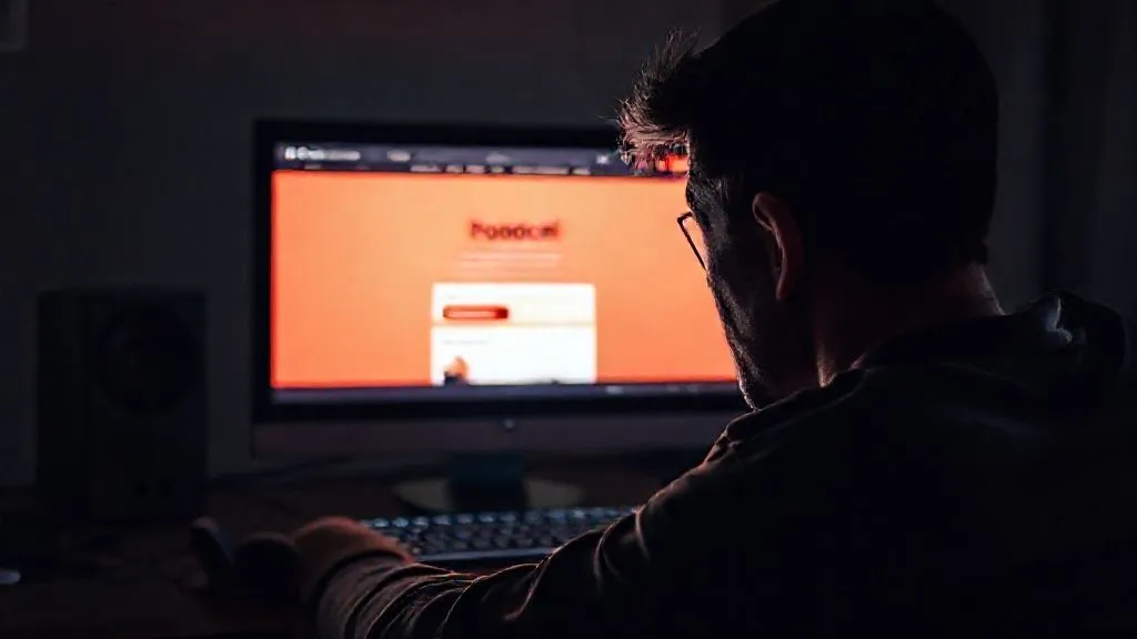 7 Erros Fatais: Por Que Sua Landing Page de Podcast Não Converte Ouvintes Fiéis?